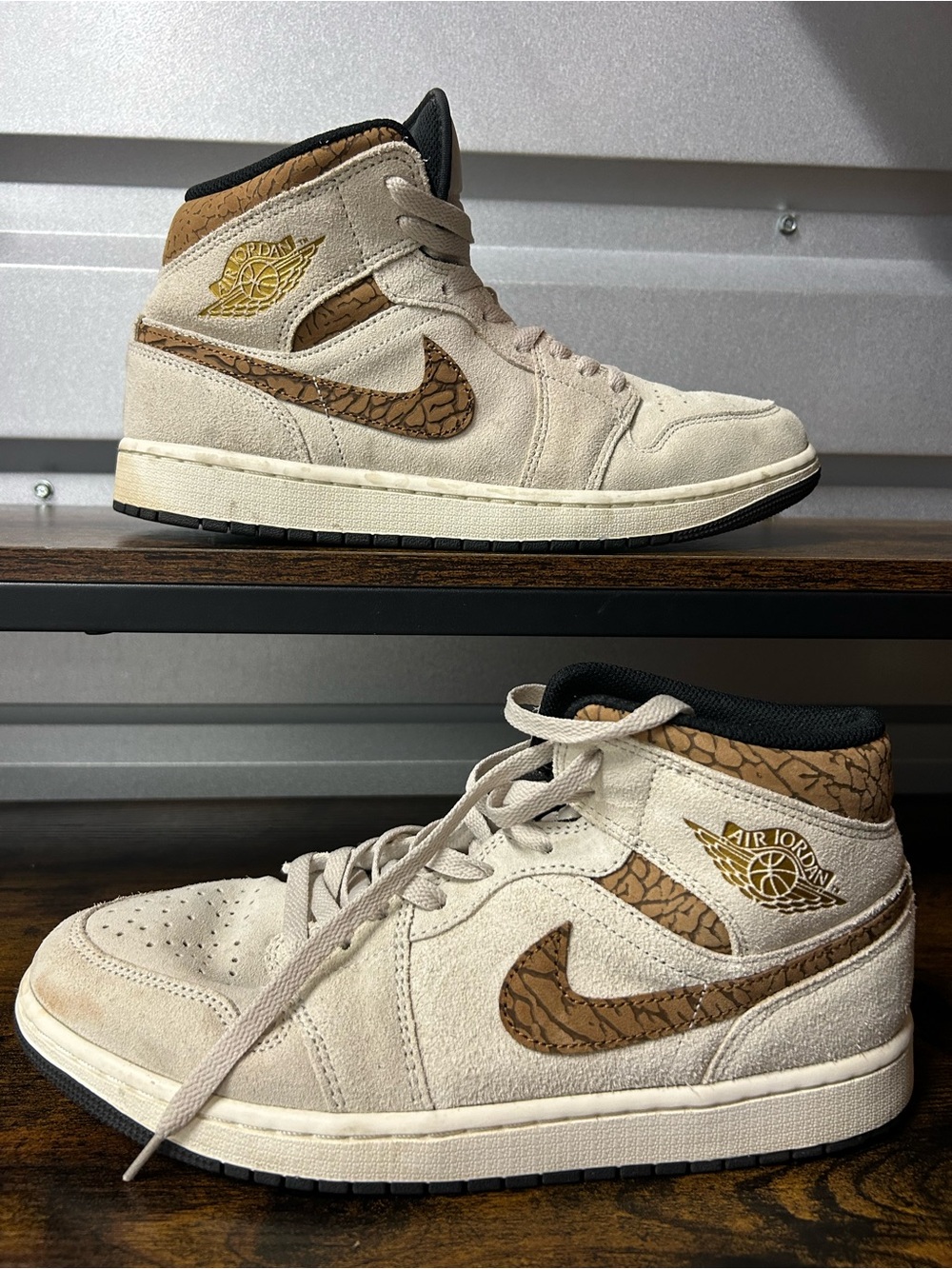 Jordan Air Jordan 1 Mid SE Brown Elephant Light Orewood Brown DZ4129-102